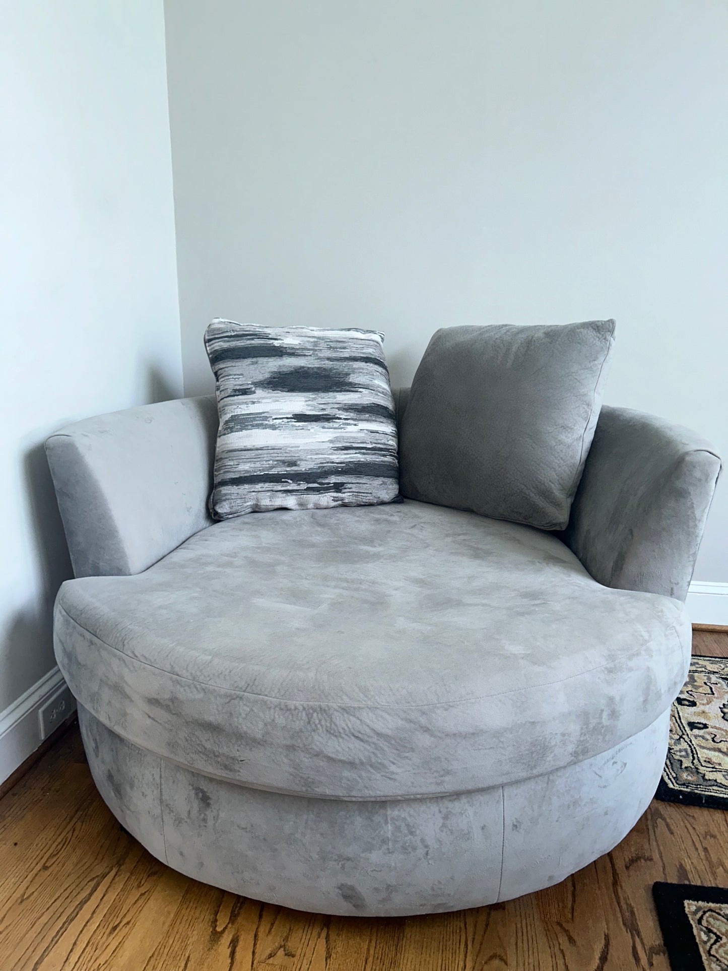 Spinning Chaise Couch